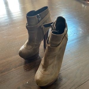 Fendi Dark green booties